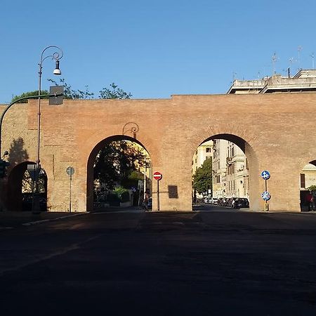 Termini Station Apartment Ai Due Cortili Presso Le Mura Aureliane Rome Bagian luar foto